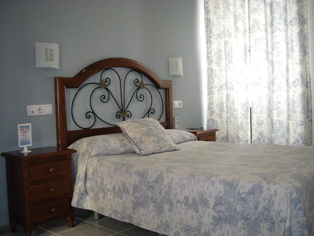 Hostal Azahar กอร์โดบา ภายนอก รูปภาพ