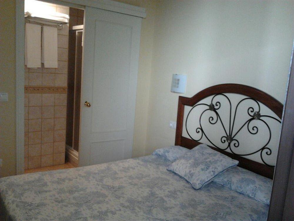 Hostal Azahar กอร์โดบา ภายนอก รูปภาพ