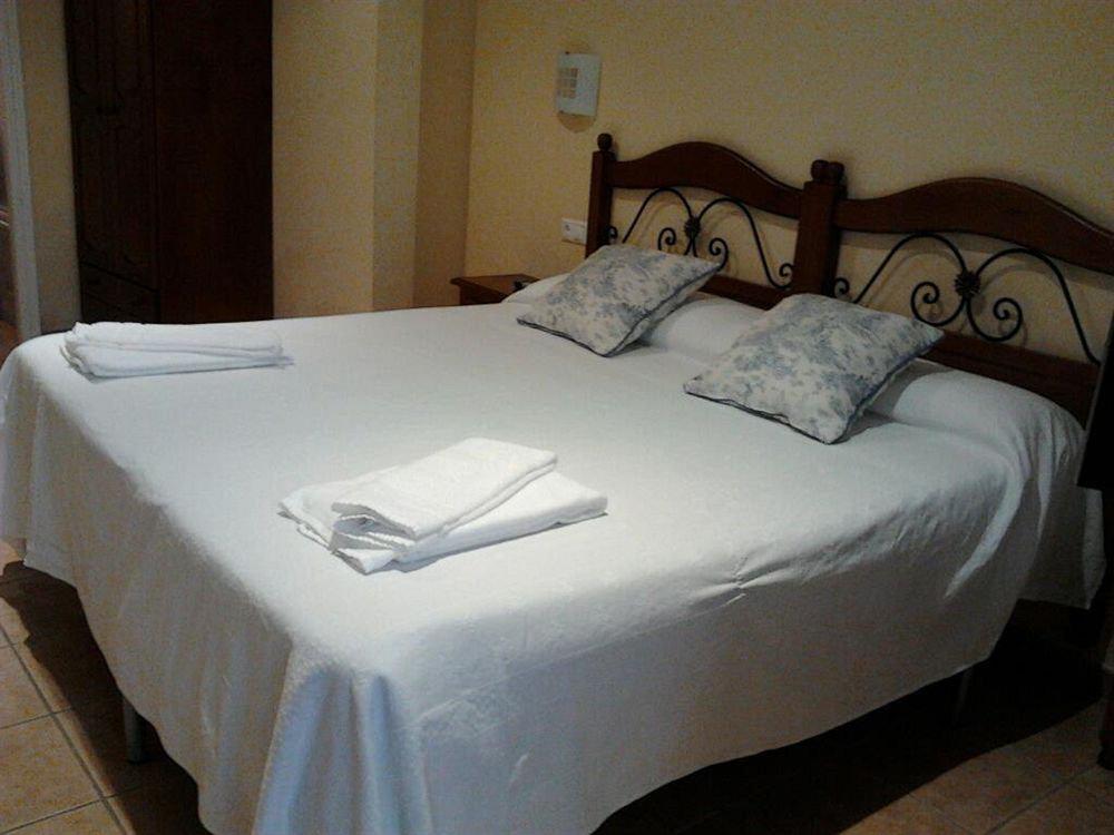 Hostal Azahar กอร์โดบา ภายนอก รูปภาพ
