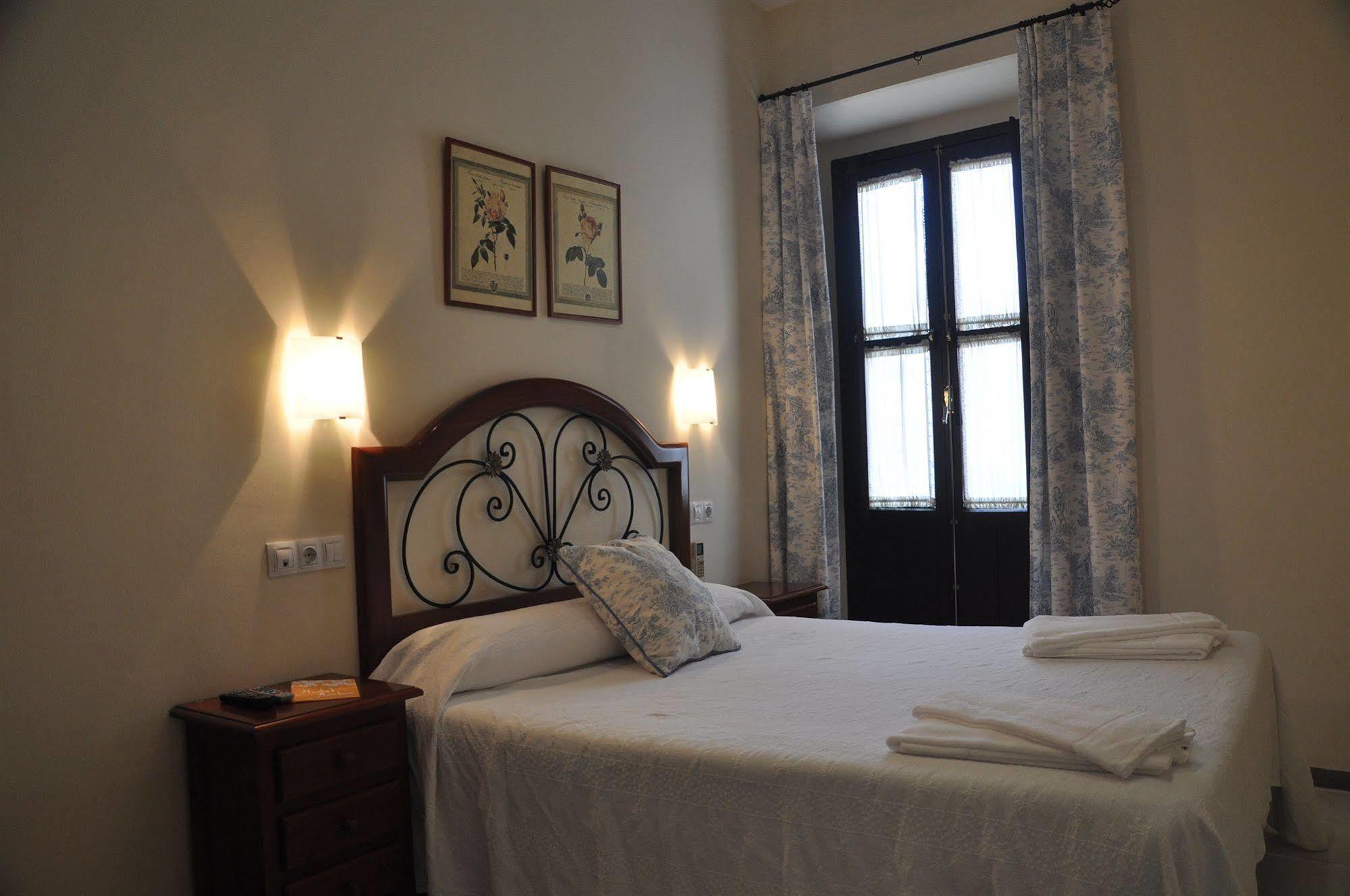 Hostal Azahar กอร์โดบา ภายนอก รูปภาพ