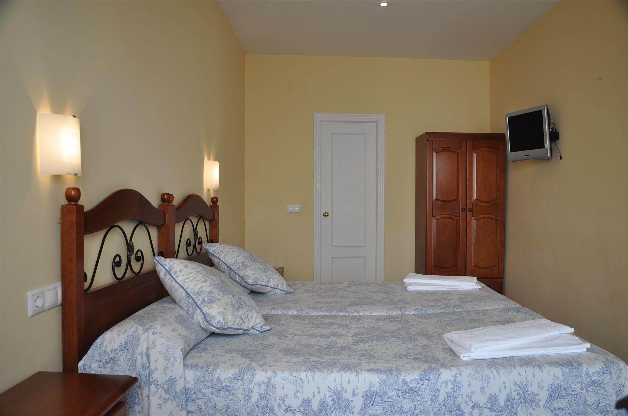 Hostal Azahar กอร์โดบา ภายนอก รูปภาพ