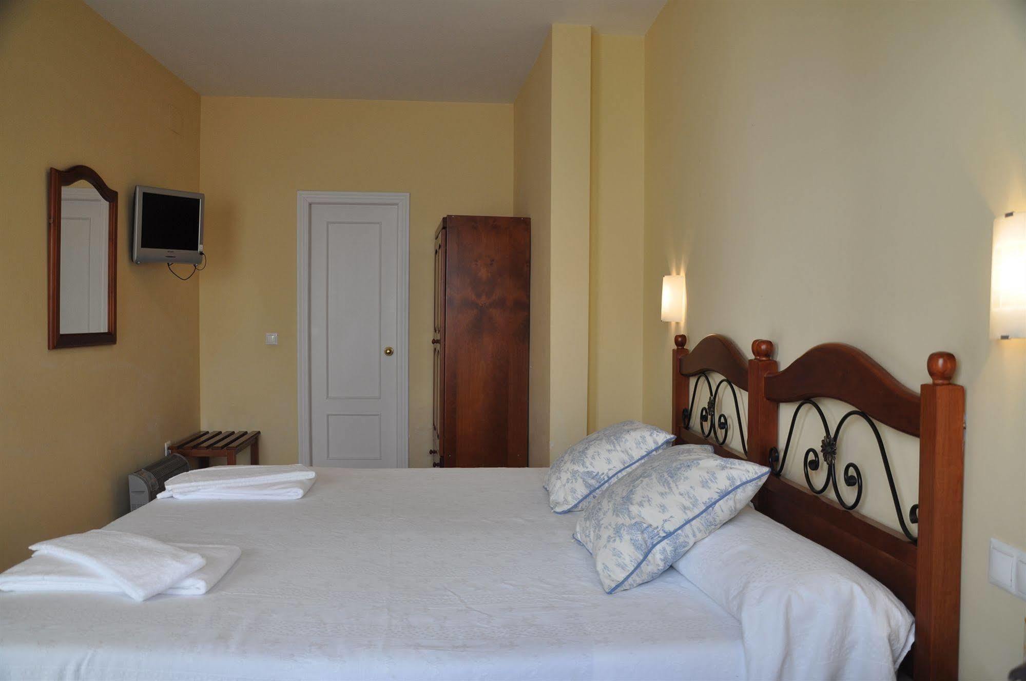 Hostal Azahar กอร์โดบา ภายนอก รูปภาพ