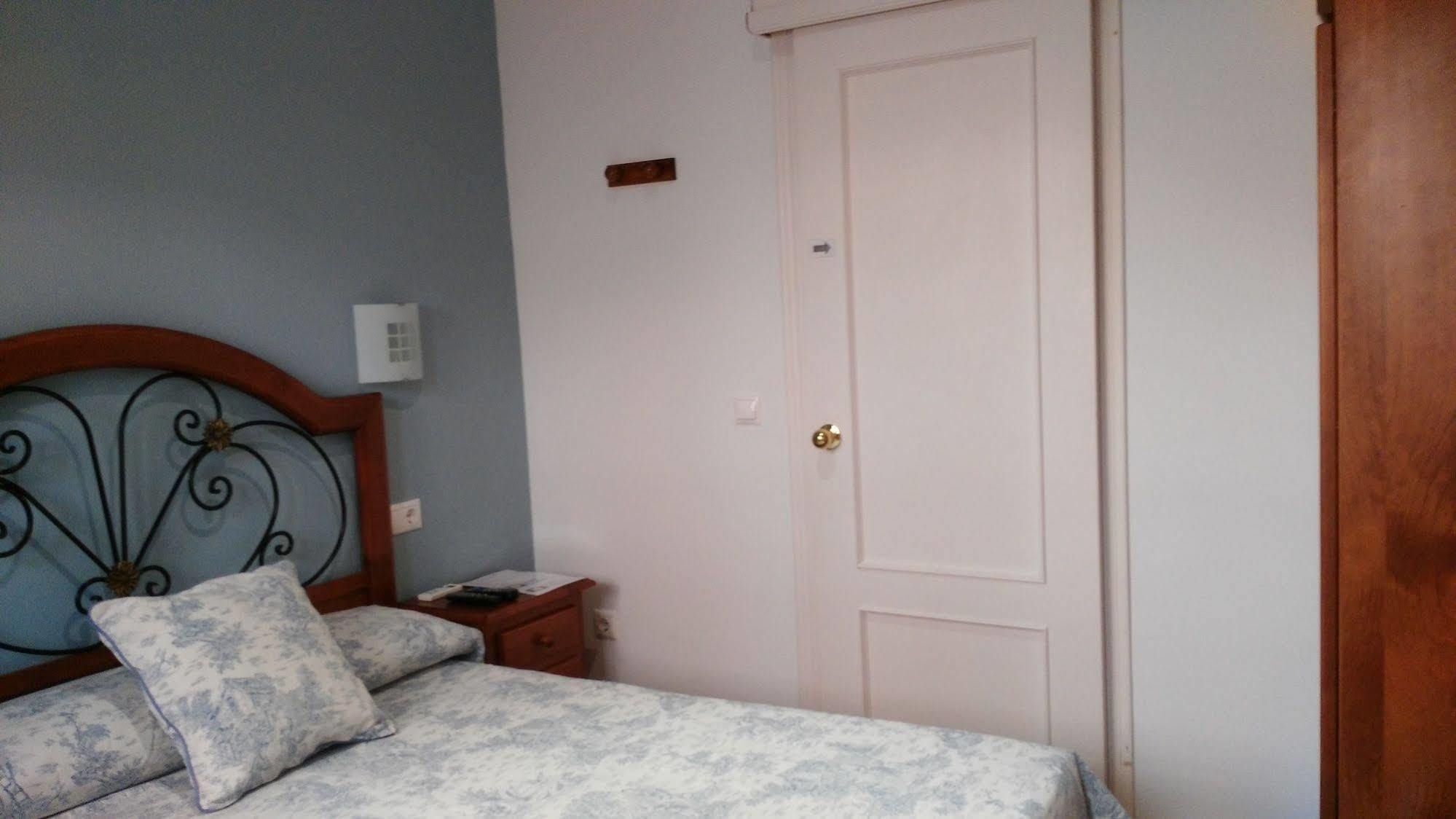 Hostal Azahar กอร์โดบา ภายนอก รูปภาพ